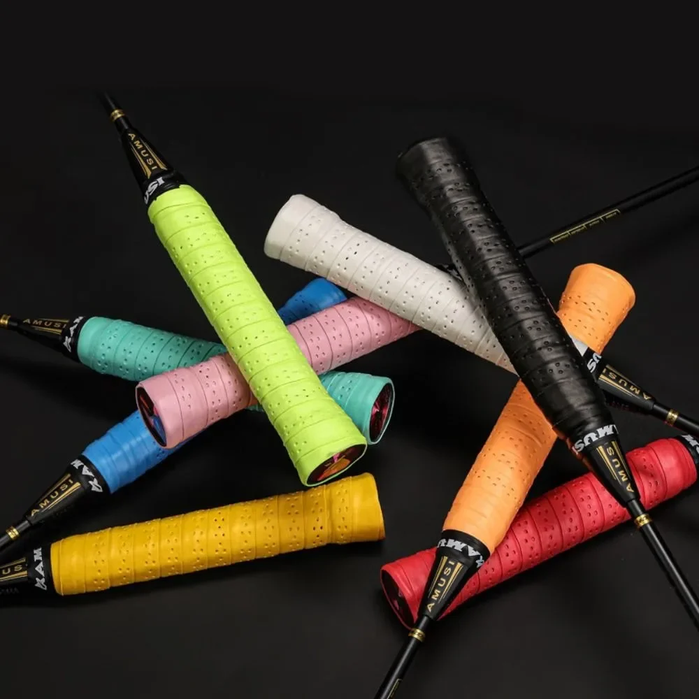 Abbildung, die das aufgerollte Handtuch-Schweißband über dem Griff zeigt.