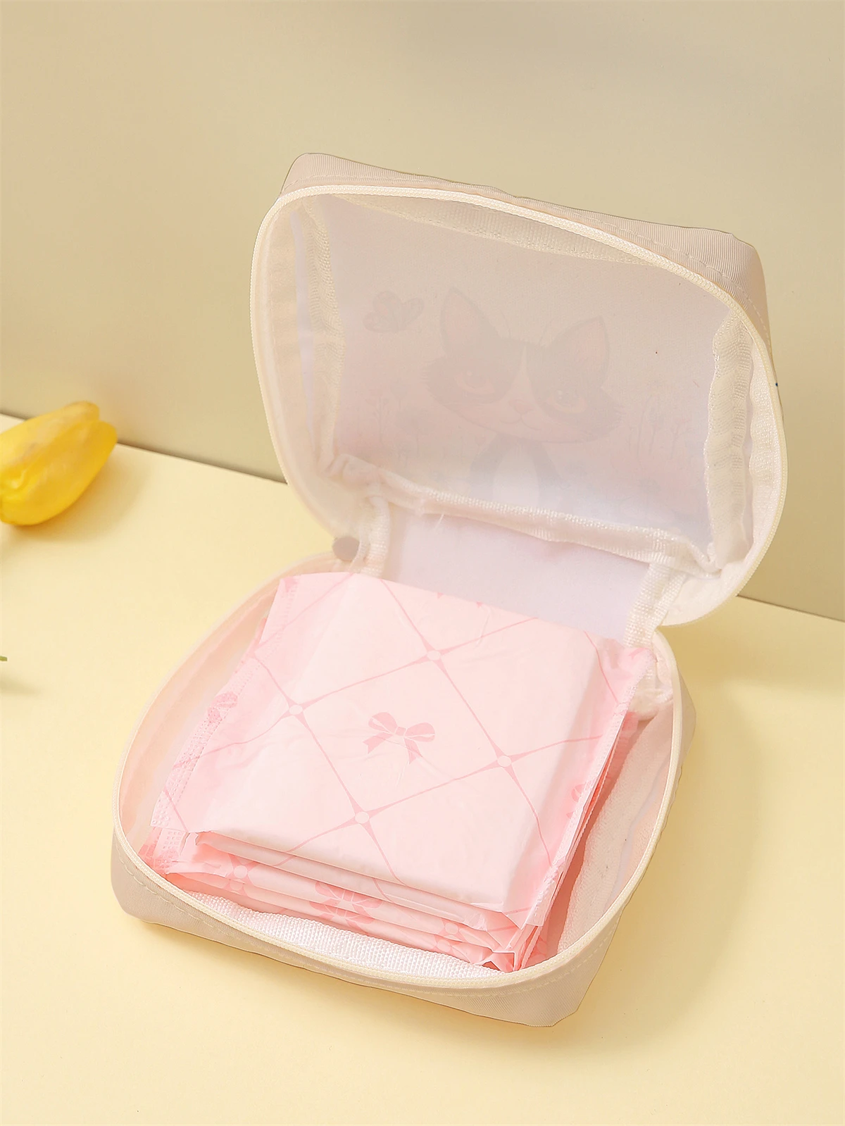 Cute cat printed sanitary napkin storage bag, women's lightweight tissue bag, sanitary tissue bag