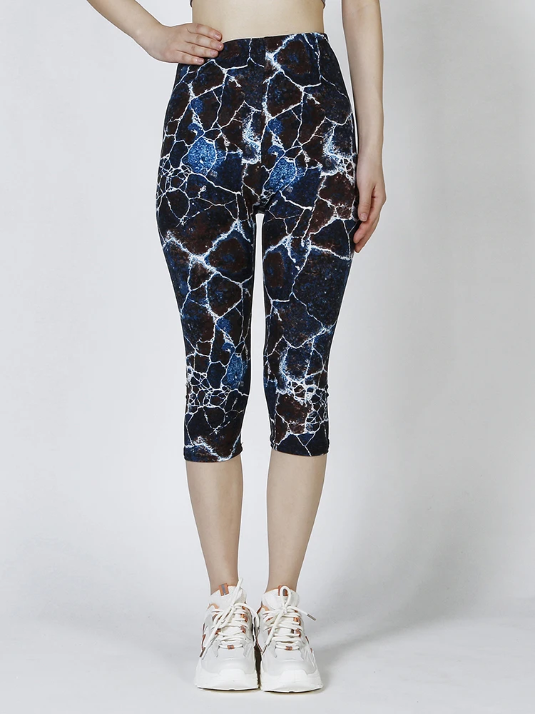 Рисунок 3 - Летние укороченные брюки CUHAKCI с цифровым принтом