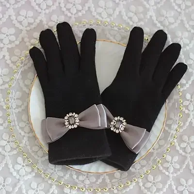 thumbnail interactive-video image 1 of Mesh Elbow Length Glove Elegant / Party / Evening / Stylish With Pure Color Wedding / Party 1 of 13