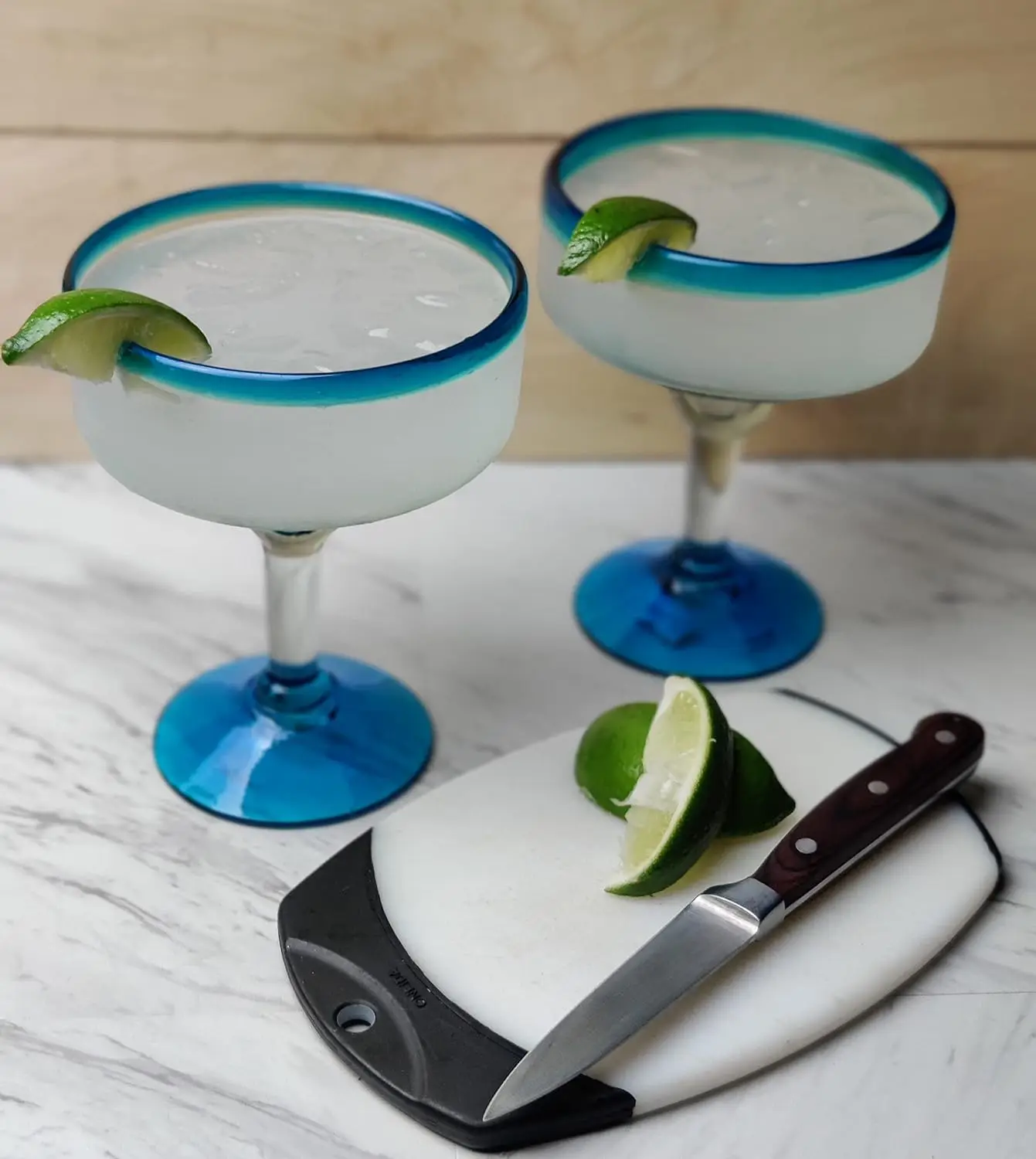 https://ae01.alicdn.com/kf/S7ad9baa6bdd24c39970a2834e23520b5i/Hand-Blown-Glass-u2013-Set-of-4-Hand-Blown-Margarita-Glasses-16-oz-with-Aqua-Blue.jpg