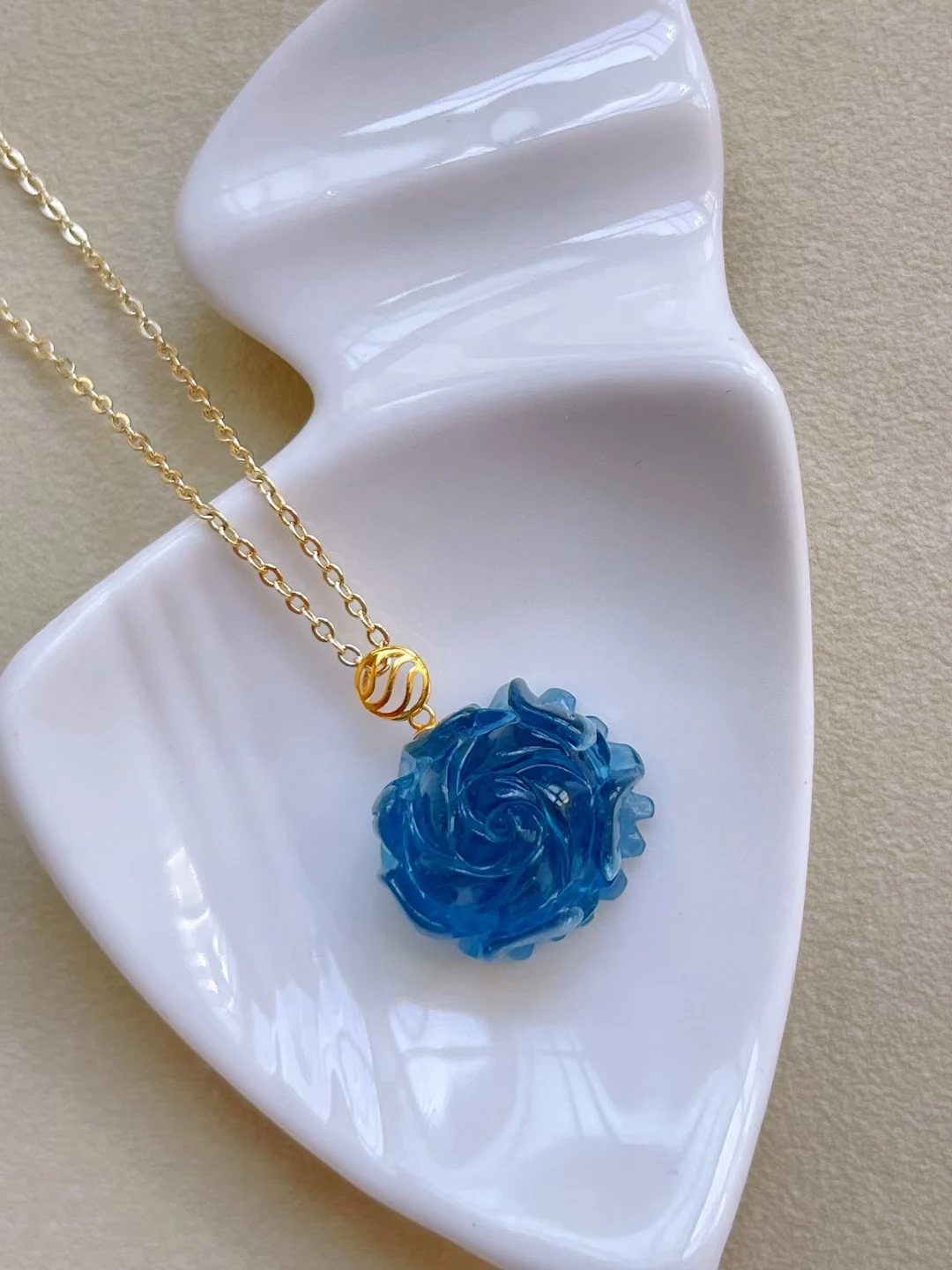 

Natural Blue Aquamarine Quartz Flower Pendant Carved 16*17.8mm Jewelry 18K gold Blue Aquamarine Oval Necklace AAAAA