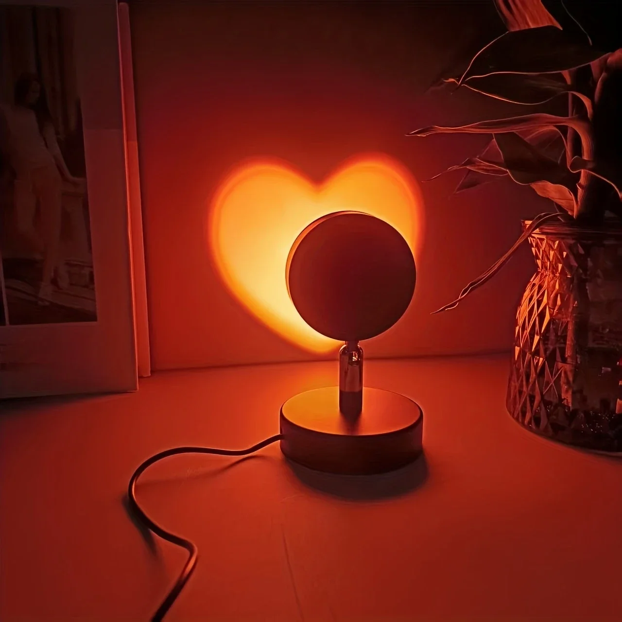 1PC USB Sunset Projection Lamp with 180° Rotatable Heart-Shaped Light, Perfect for Bedroom Decor, Photography Lighting & Room Am