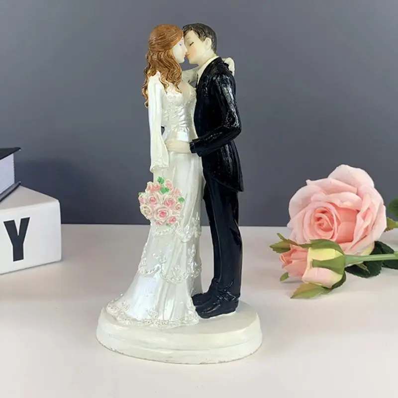 

Bride And Groom Figurines Cake Toppers Resin Doll Wedding Cake Topper Figurine Valentine's Day Engagement Decor Anniversary Gift