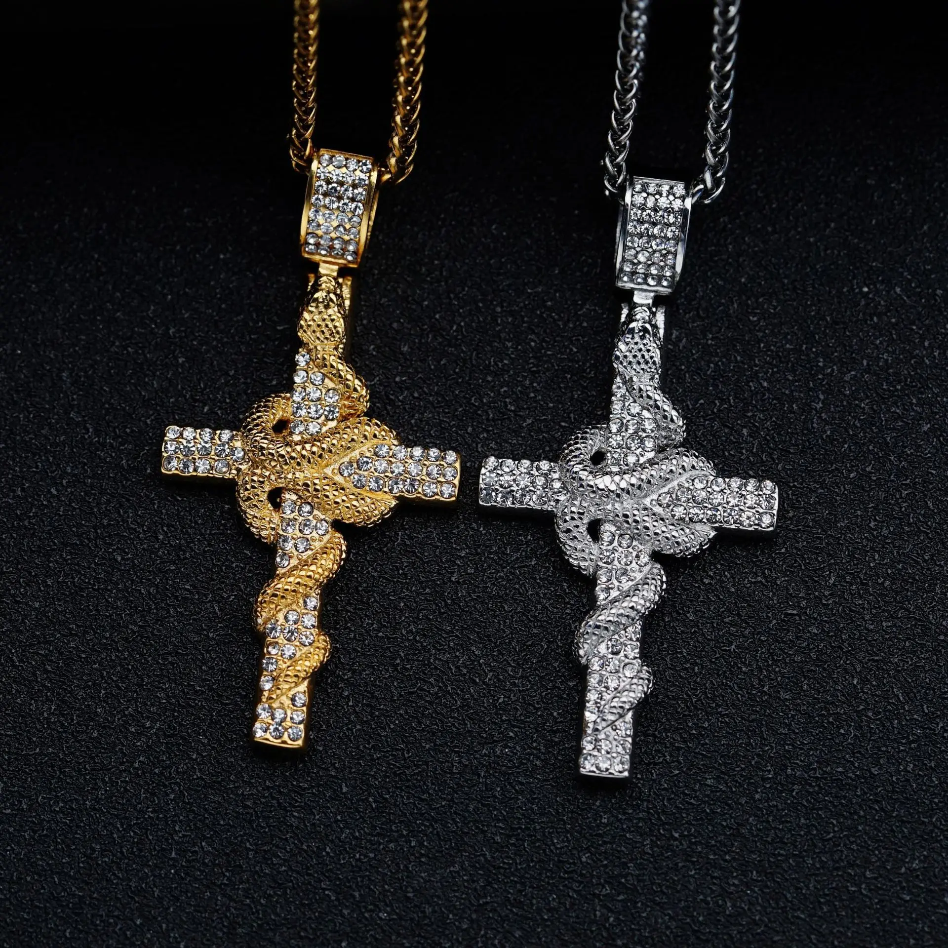 

Personality Cross Snake Pendant Necklace Iced Out Rhinestone Long Chain Necklace for Men Women Hip Hop Jewelry Accessories Gifts