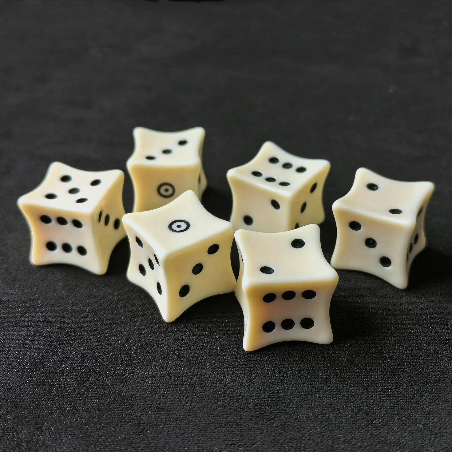 Set of 6 Bone Dice 16MM, Curved Bone Dice D&D RPG Game D6 Six Sided Plastic Bone Dice 6pcs Set 5