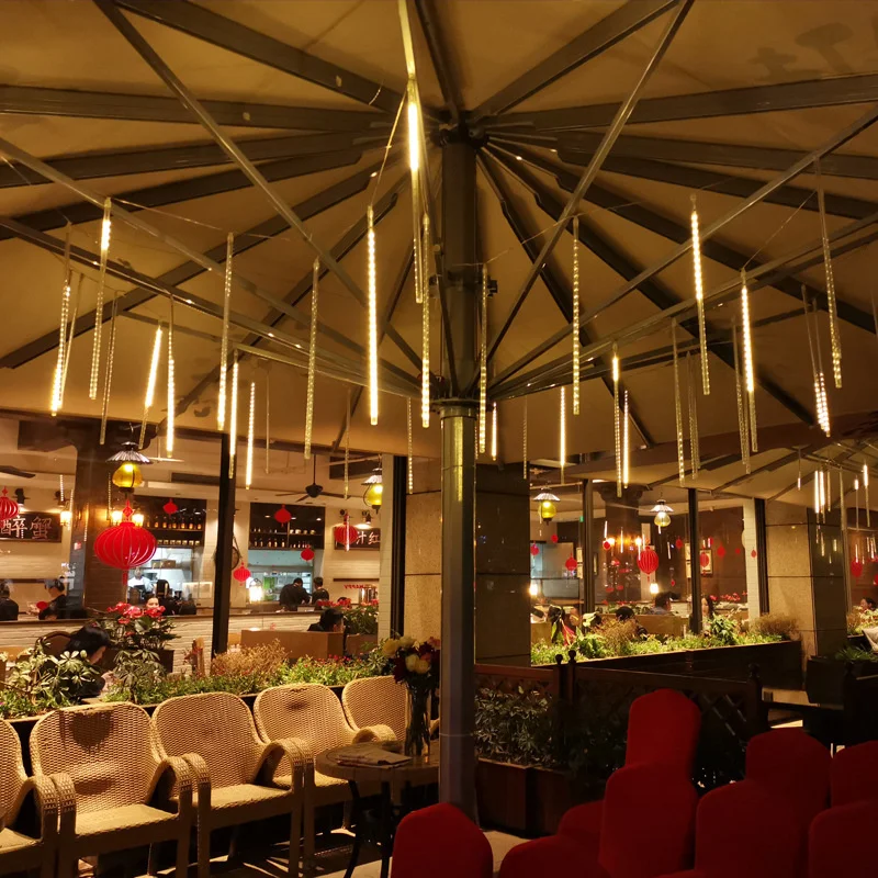 Рисунок 3 - Уличные фонари метеоритного душа на солнечной батарее