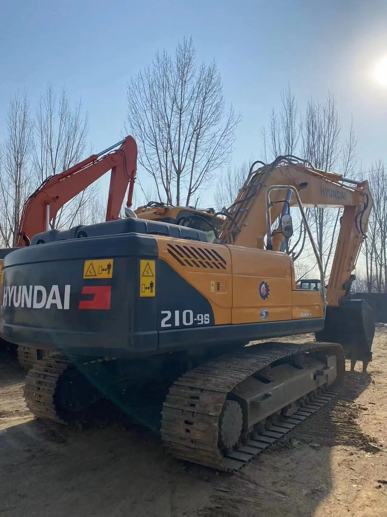 Рисунок 5 - Гусеничный экскаватор HYUNDAI 210-9
