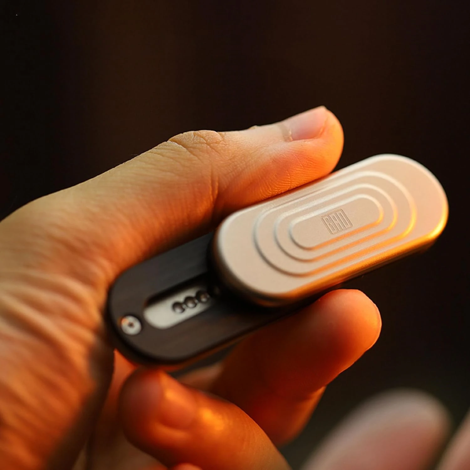 正規品 GAO STUDIO RICH COIN 03 フィジェットトイ EDC GAO Studio Rich Coin EDC Fidget Slider Metal Push Card EDC