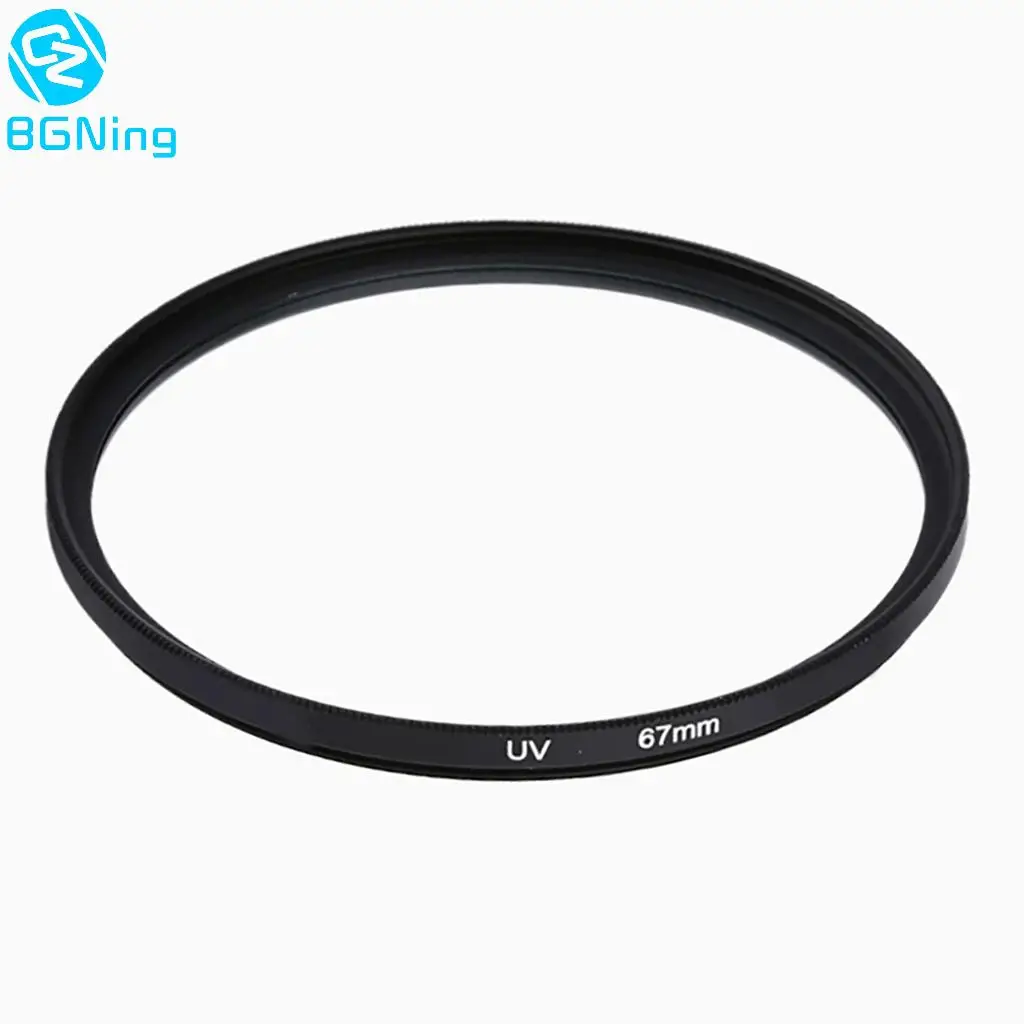Filtre UV numérique 52mm 58mm 67mm en aluminium noir, posé à côté d'un objectif Canon, reflet lumineux sur le verre.