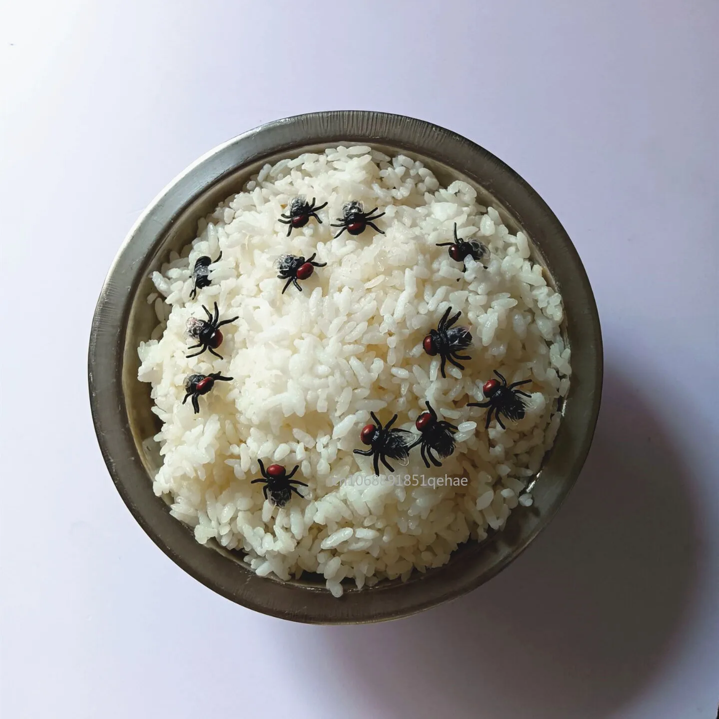 Artificial Fake Roaches Fly Novelty Cockroach trick Prop Scary Insects Realistic Plastic Bugs Funny Halloween Party Spoof Decor