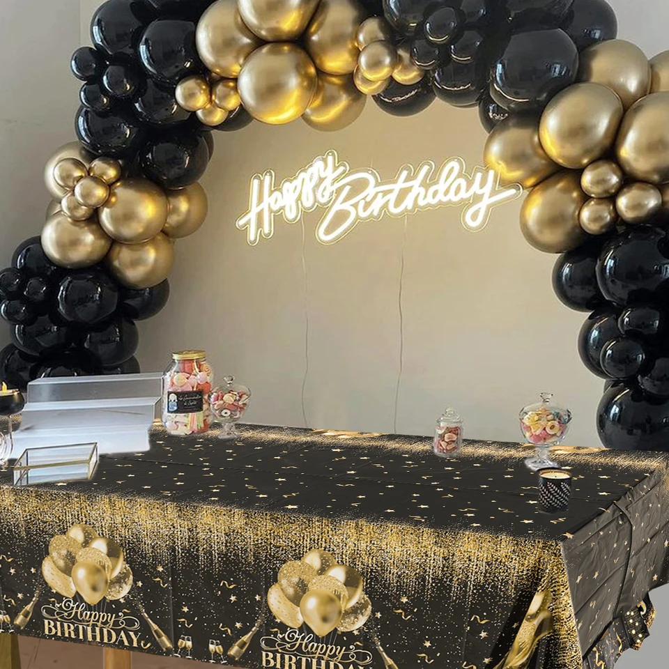 Decorazione Tavolo 18° Compleanno: 2 Tovaglie Oro E Nero 137x274 Cm - Tovaglia Plastica USA E Getta Per Festa Ragazzi E Ragazze