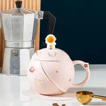  450ml Cute Christmas Coffee Mug With Spoon Ceramic Astronaut Shape Milk Coffee Cup Festival Gift Santa Claus Tea Cup Nordic Mug 