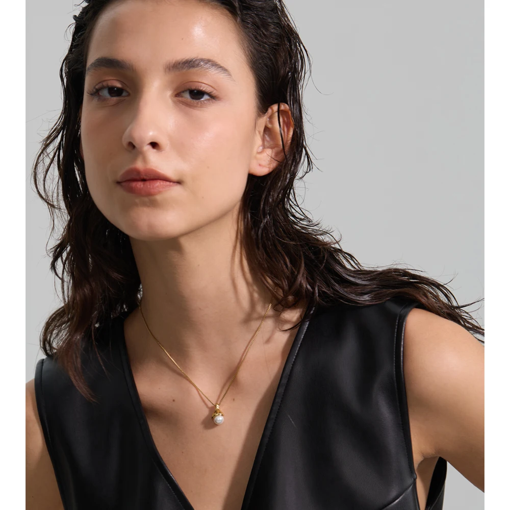 Yhpup Stainless Steel Round Pendant Necklace