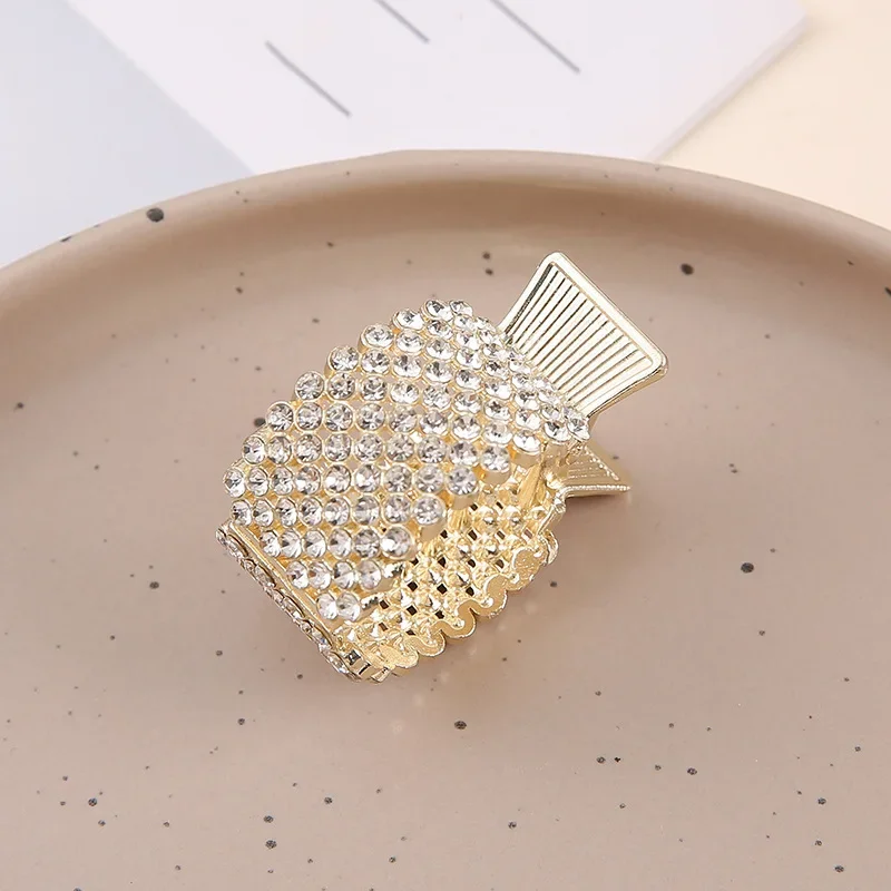 Elegante haarclip met sprankelende strass voor dames_voghion.com