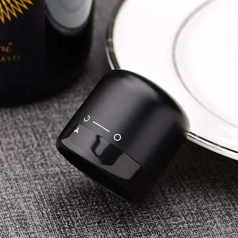 Wine Stoppers Black Domestic Kitchen Sealing Red Wine Bottles Stoppers Mini Preservation Spin Leak Proof Wine Champagne Stoppers Cap 1pc