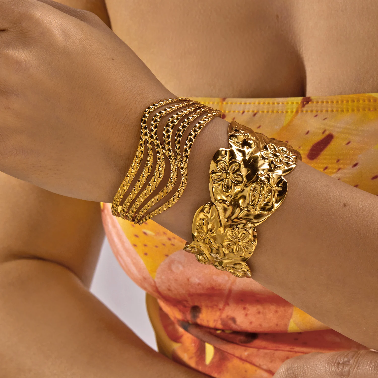 Botanisches Blumen-Bienen-Armband aus Edelstahl für Frauen 3D Blumenmuster Mehrsträngiges Layering-Armband Cottagecore Boho Schmuck – Detail 5