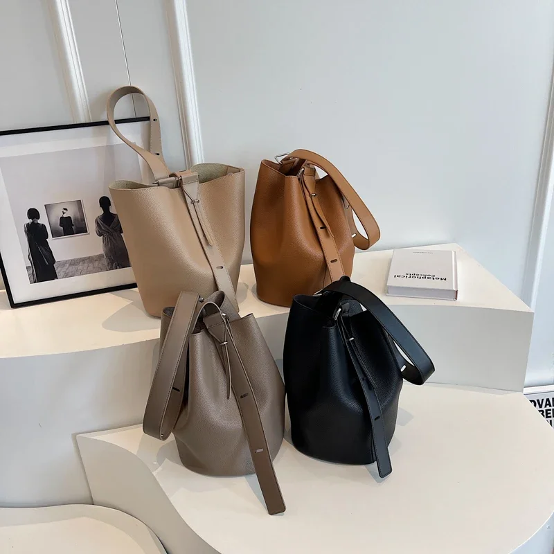 LEFTSIDE Retro Small Solid Color Leather Shoulder Bags For Women 2023 Designer Korean Fashion Female Handbags Underarm Bag 5