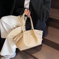 Sac fourre-tout en cuir PU souple, Design de Niche de luxe, capacité spacieuse, sac à bandoulière pour femmes, sac à bandoulière pour les déplacements et les voyages 4