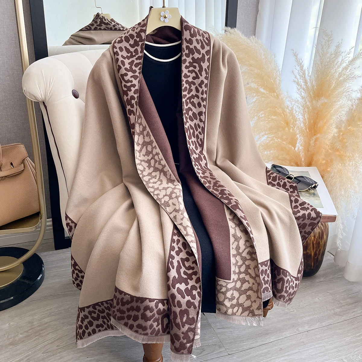 New Luxury Winter Cashmere Retro Leopard Print Scarf Women Warm Pashmina Poncho Scarves Fashion Shawl Thick Foulard Bufanda 2025