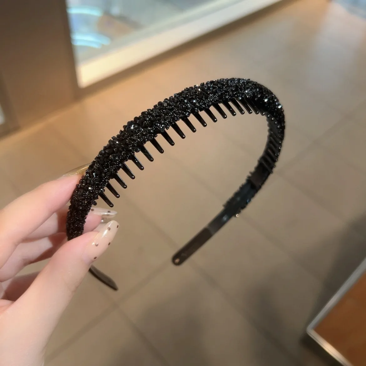 Perle Strass gezahnt rutschfeste Stirnband High-End Licht Luxus Mädchen tragen vielseitige Gesichtswasch-Stirnband Haarschmuck – Detail 10