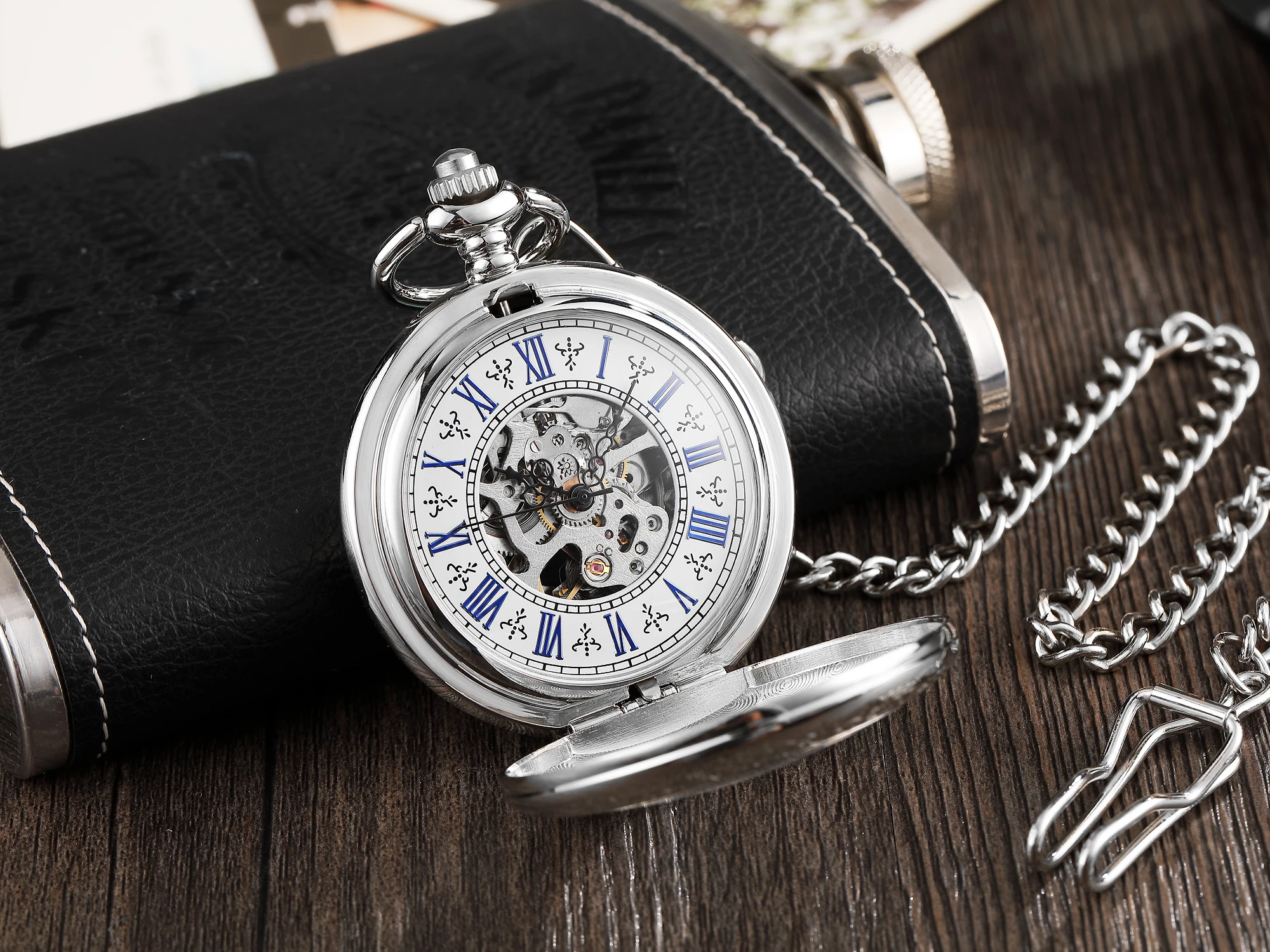 Fashion Automatic Mechanical Pocket Watch for Men Women Unisex Vintage Numbers Retro Style Bronze Mechanical Pocket Watch Chain
