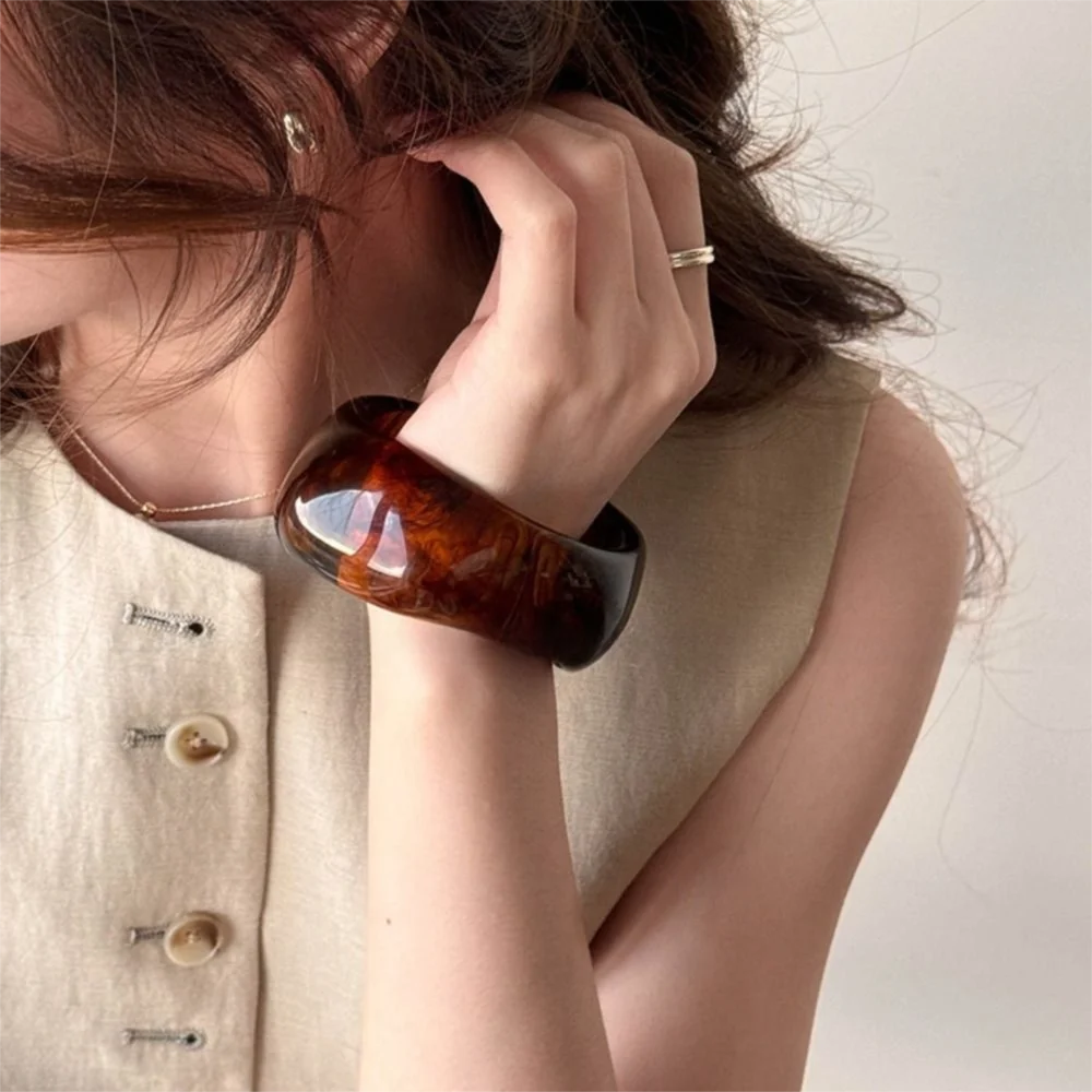 Draweye Irregular Acrylic Bracelets for Women Vintage Hyperbole Korean Fashion Jewelry Bangles Sweet Elegant Acrylic Bangle