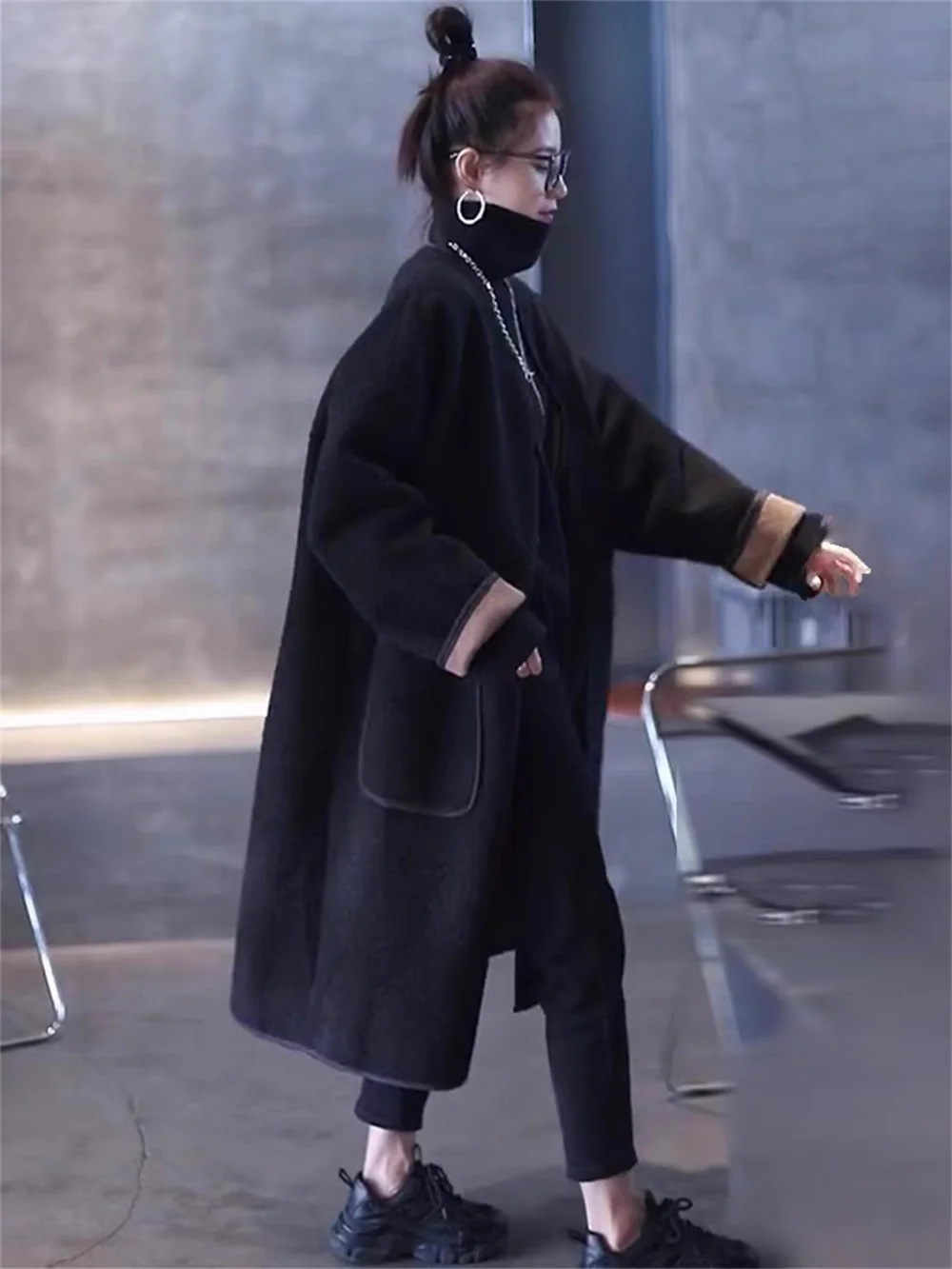 Korean Drama Female Lead Wears a Black Lamb Woolen Mid Length Small Fragrant Coat in Autumn  Winter, and a New Year's robe