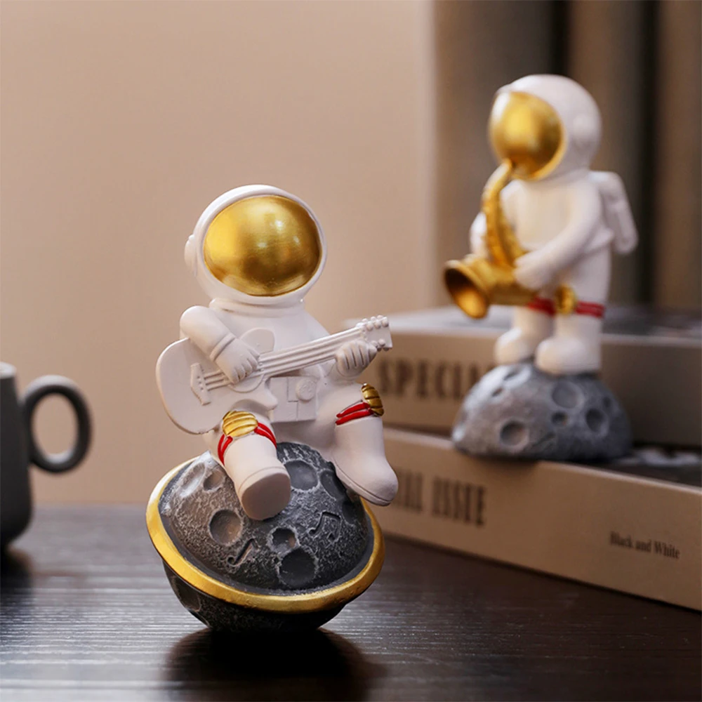

Статуэтка астронавта в скандинавском стиле, статуэтка из смолы, игрушечная музыка, Современное украшение для дома, Космический человек с Луной, скульптура, настольное украшение