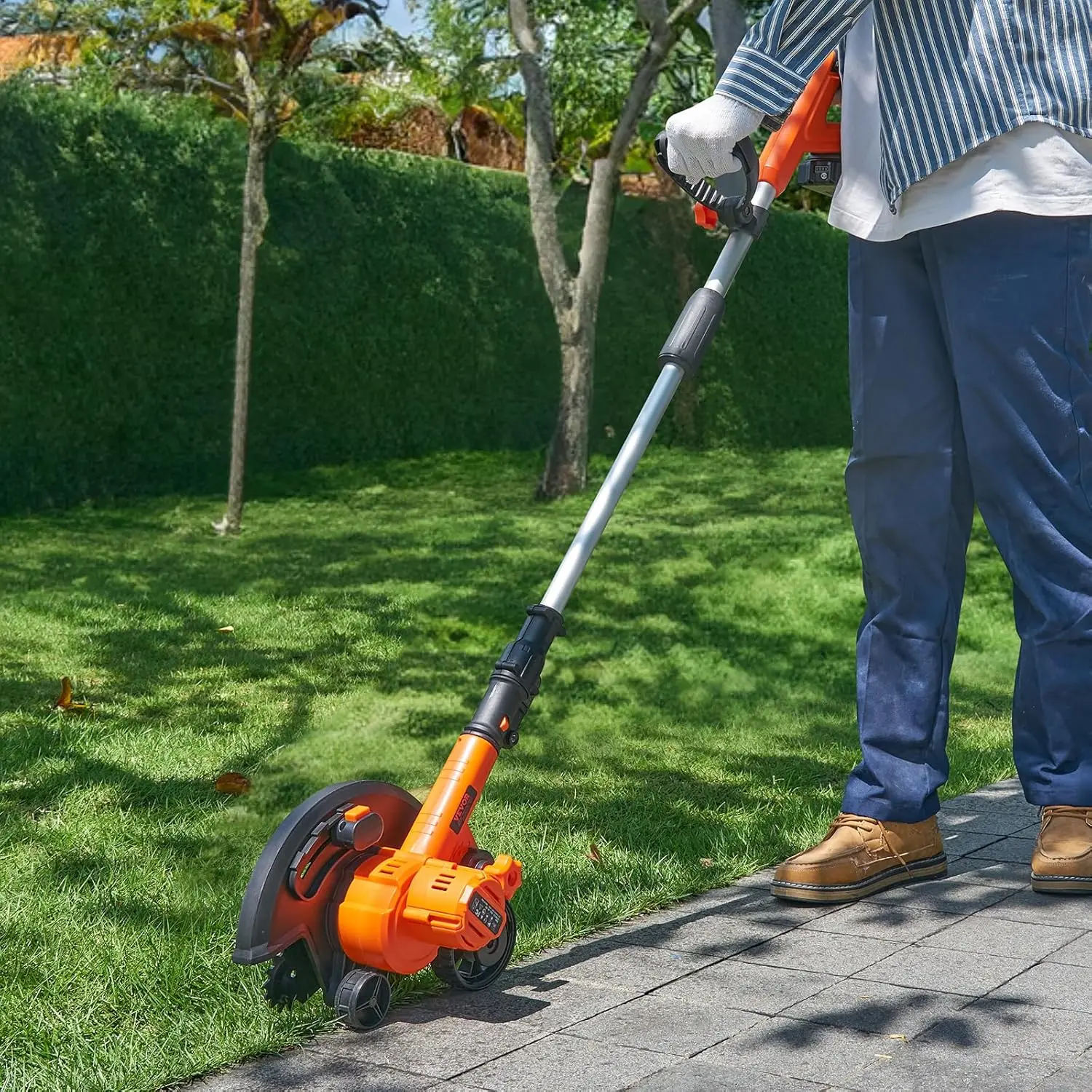 Lawn Edger, 9-inch Large Blade, 20 V Battery Powered Cordless Edger Lawn Tool with 3-Position Blade Depth, Adjustable Handle