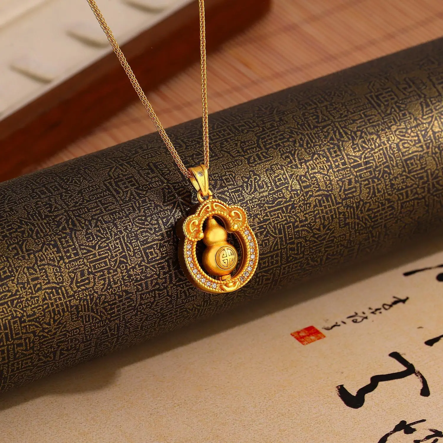 New Chinese 9999 24K real gold gourd rotating pendant necklace female fashion smart gourd clavicle chain to send girlfriend