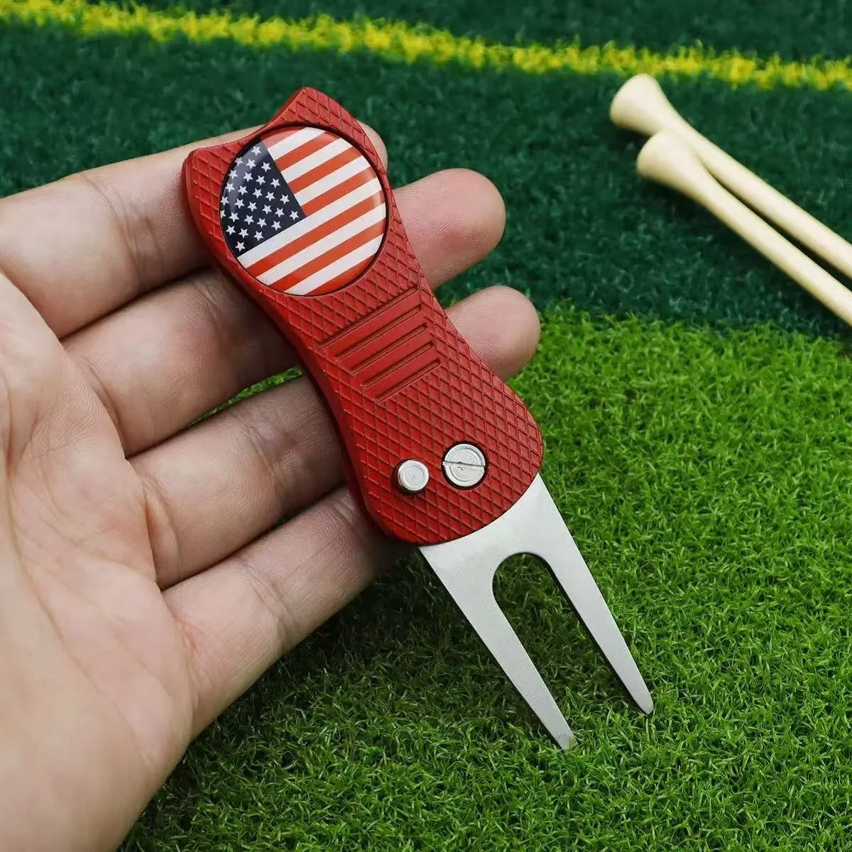 Foldable Spring-Loaded Golf Divot Tool 2