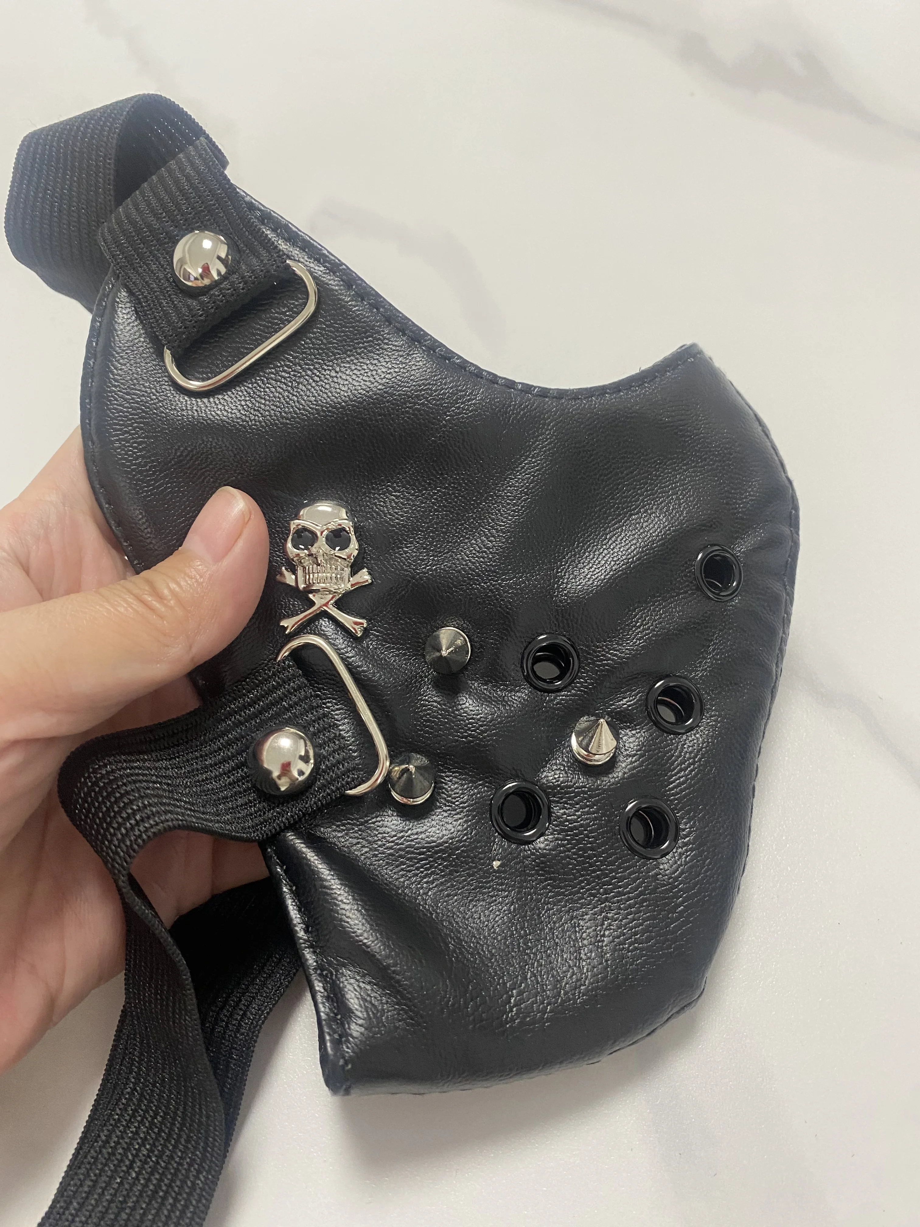 Men Women's Black PU Leather Skull Rivet Punk Rock Mask Lady's Breathable Party Cosplay Halloween Mouth-muffle R1923