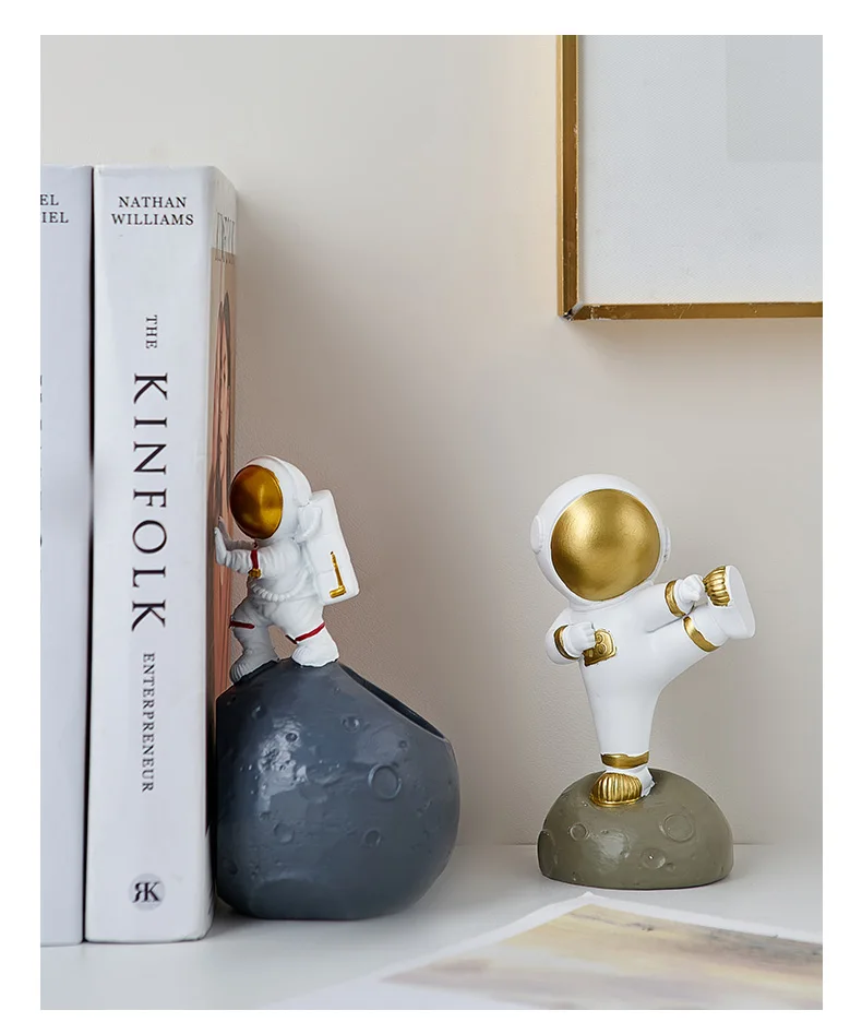 N-style Creative Astronaut Bookends Pen Holder Furnishings