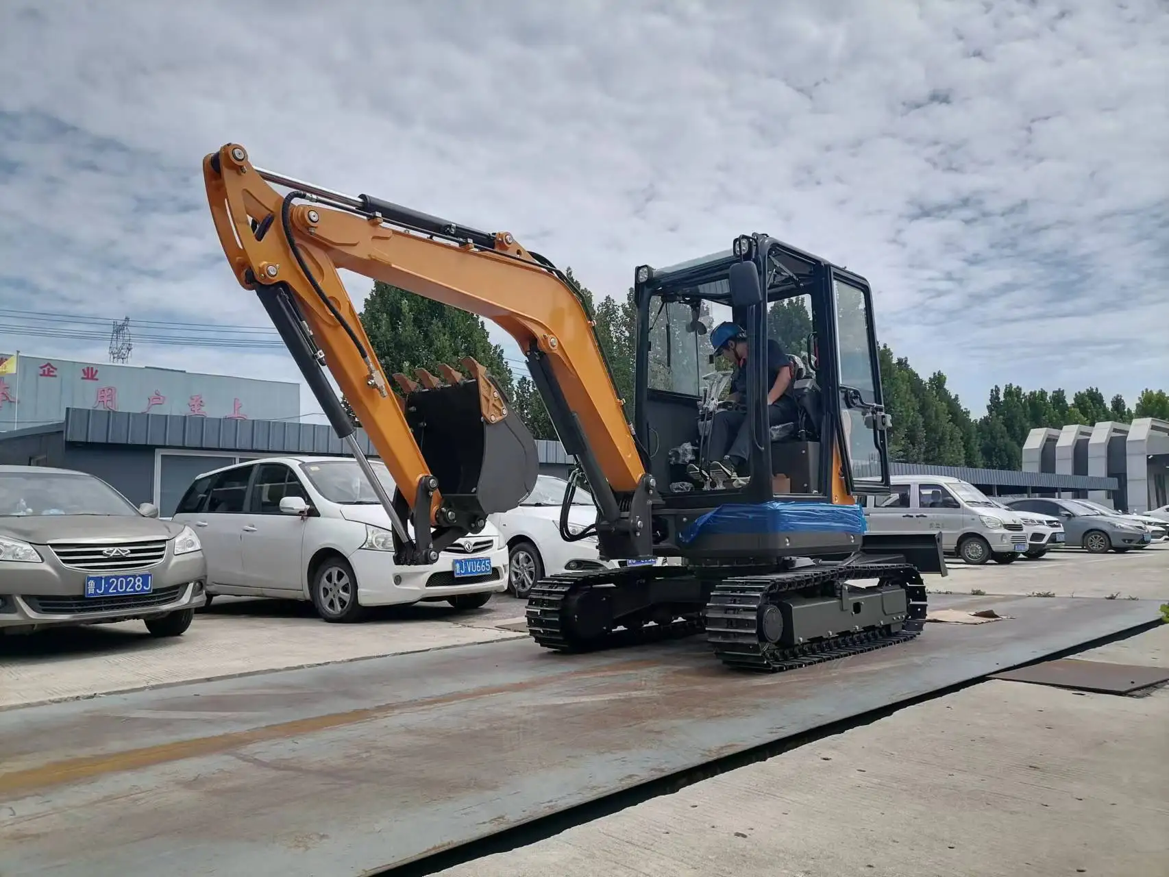 Рисунок 3 - Гусеничный Экскаватор RTS HT40