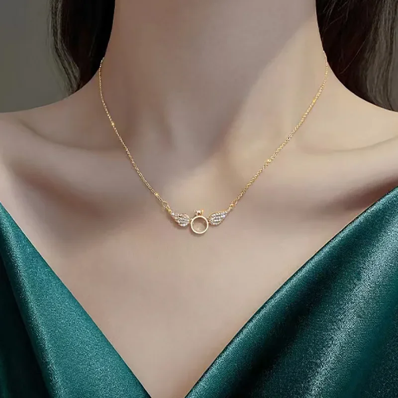 Womens AU750 gemstone pendant small wings 18K gold necklace round pendant necklace niche clavicle necklace 4