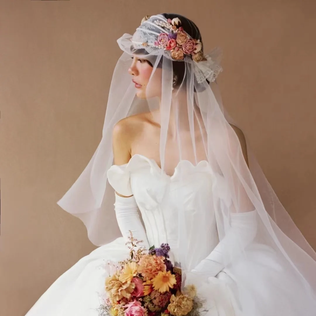 Elegant Silk Flowers Beadings Wedding Headbands with Bridal Veil for Brides Tulle Cut Edge Wedding Veils for Fingertip Party