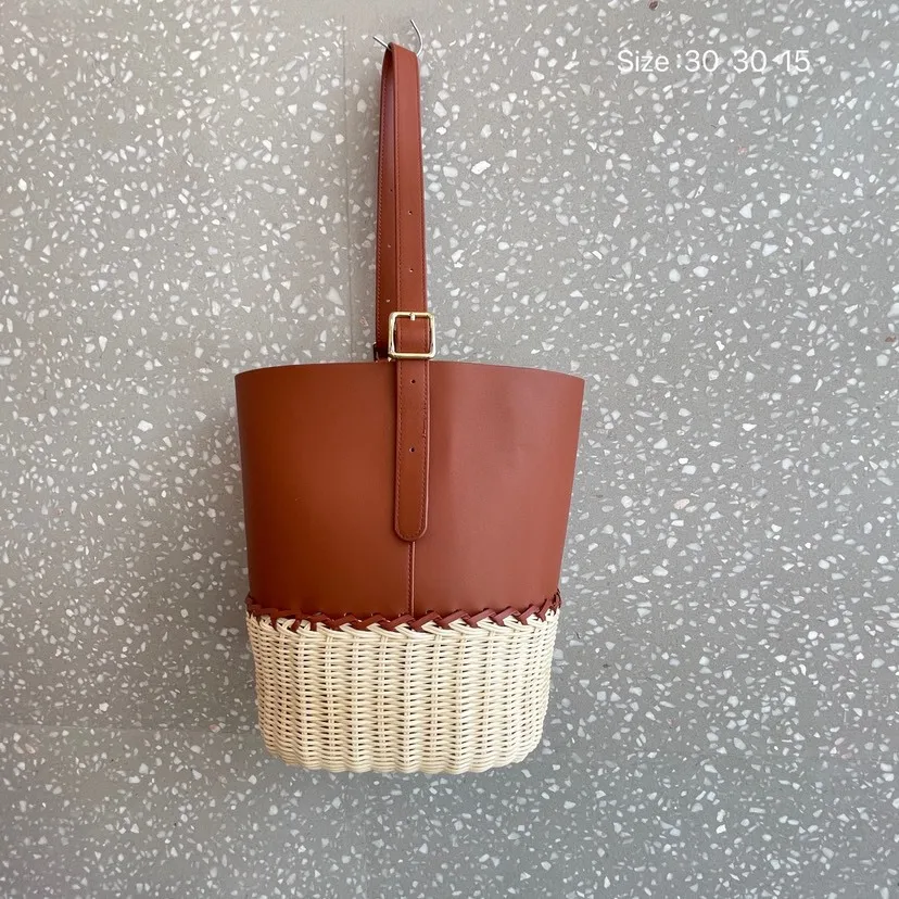 NEW Vacation Style Leather Splicing Handmade Designer Bag Summer 2025 Beach Handbags Crossbody Large Bucket Womens Bags