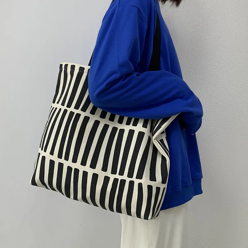 Korean Canvas Bag with Niche Design Large Capacity Student School Handbag Commuting Tote Single Shoulder Canvas Bag