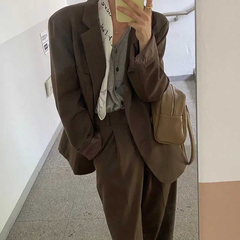 Рисунок 3 - Элегантный деловой костюм из блейзера