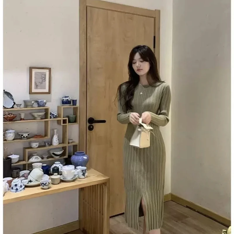 Elegant Minimalist Round Neck Knitted Dress