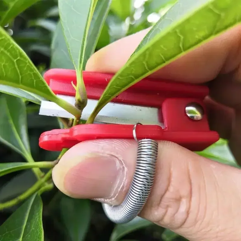 

1/2/4Pcs Multifunction Thumb Knife Garden Pruner Fruit Picking Device Safe Blade Tool Cutting Rings Finger Protector