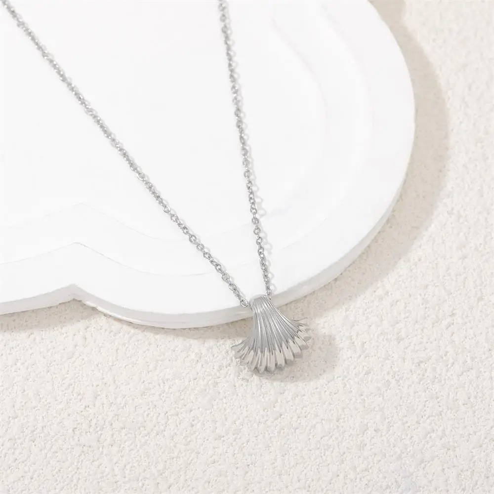Delicate Striped Texture Shell Necklace Silver Color for Women Anti Allergic Metal Chain Sea Snail Collar Choker Summer Jewelry