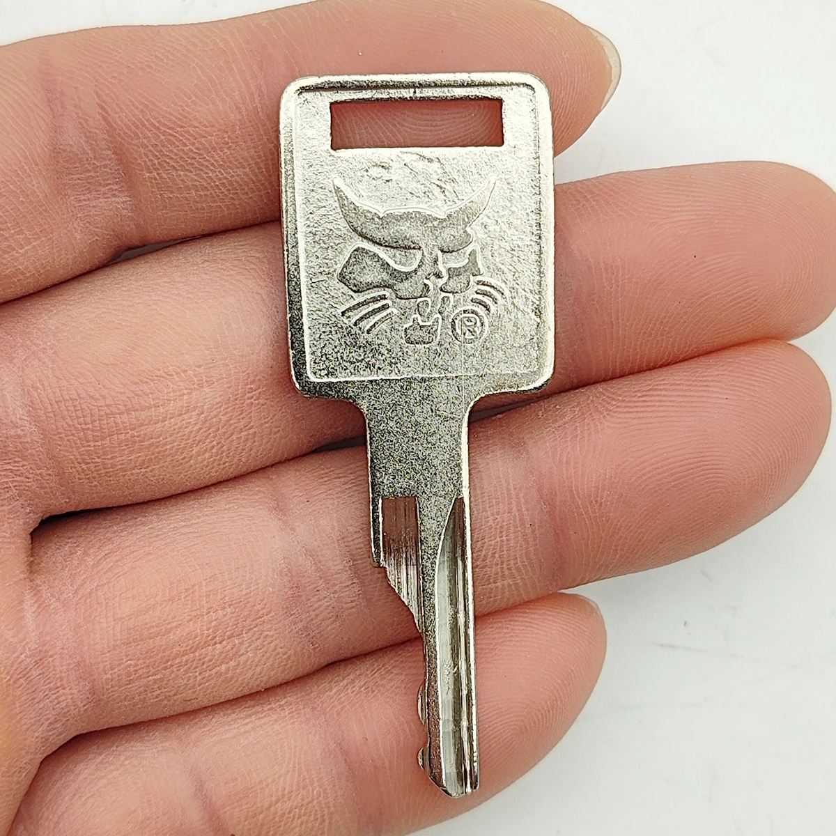 Bobcat Key S550 s185 Skid Steer Loader Sweeper s331 / S160 Excavator heavy equipment ignition key