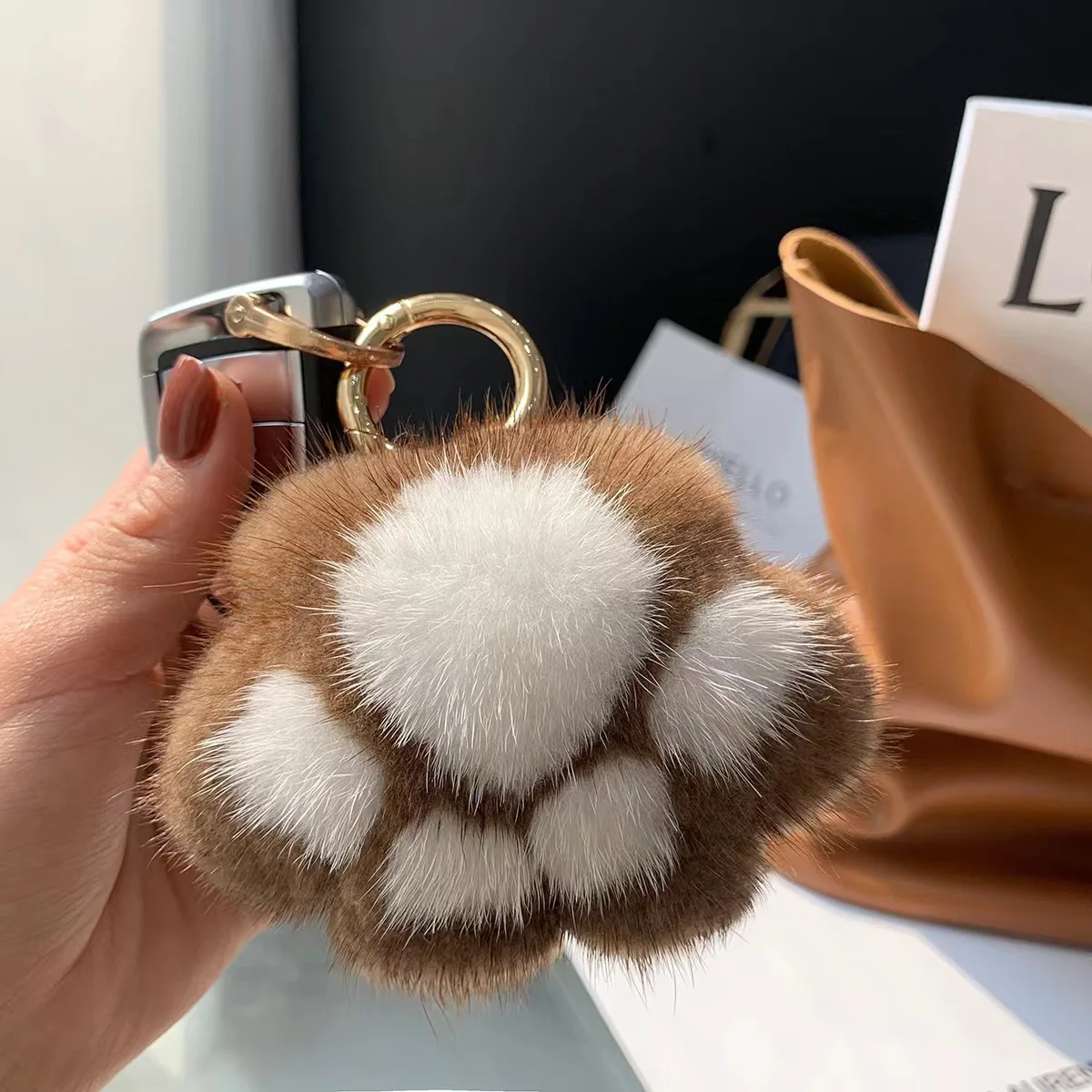 Lovely Cat Paw Keychain Mink Fur Hair Pompon Keychain For Women Girls Cute Animal Paw Pendant Key Ring On Bag Car Trinket
