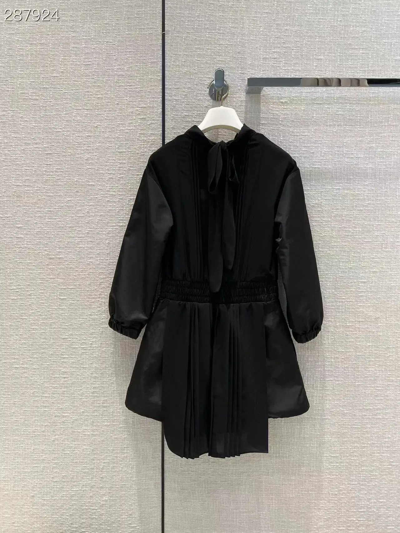 

Runway Fashion Black Playsuit Women High End Quality Long Sleeves Waist Elastic Draped Patch Designs Mini Black Jumpsuit 2022