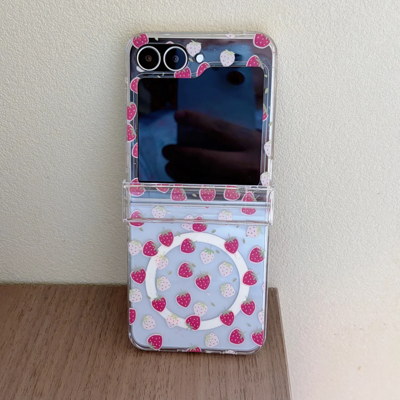 Charming Strawberry Magnetic Transparent Cover with Bead Bracelet