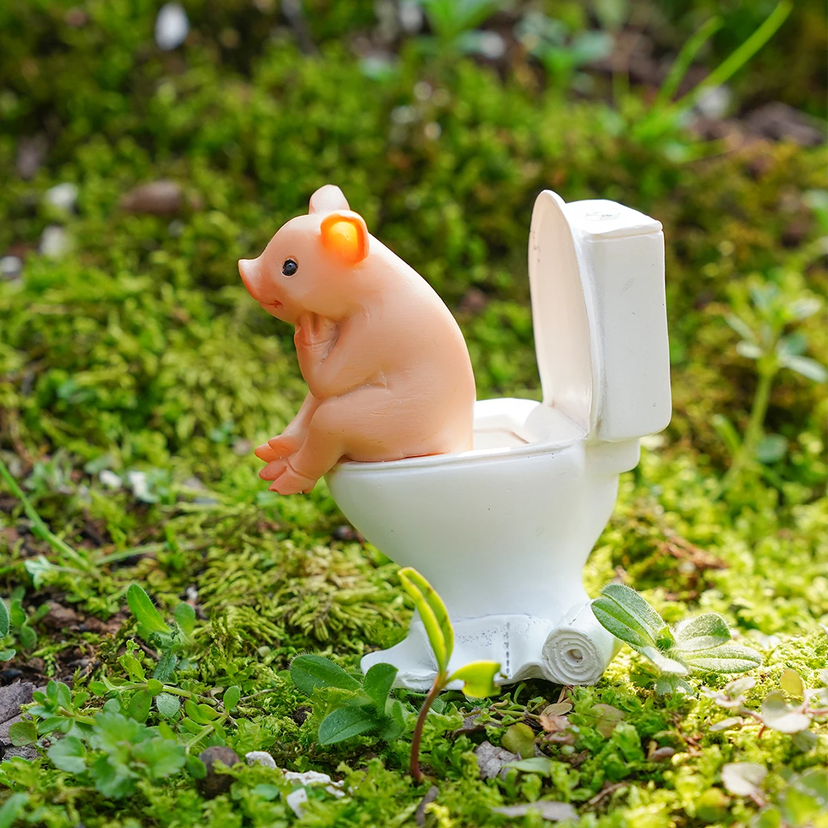 1PC, creative pig-shaped toilet decoration piece, resin hand-painted home courtyard decoration handicraft