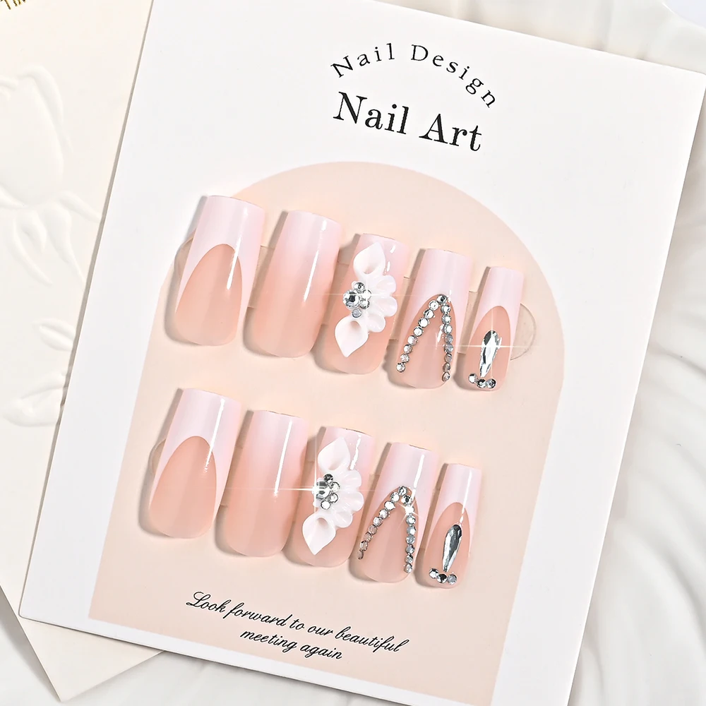 24 Stück klare Diamant-weiße französische Nägel zum Aufdrücken, 3D-geschnitzte Acryl-Blume, langer Sarg, falsche Nägel, vollständige Abdeckung, gefälschte Nagelspitzen, täglich – Detail 2