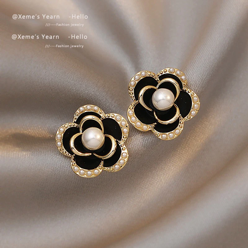 Camellia Pearl Black Flower Earrings High Fashion Small Pearl 